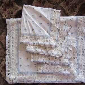 Vintage austrian napkins(4) and table runner